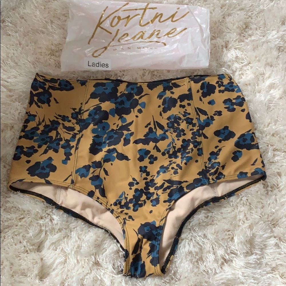 NWOT- Kortni Jeane High Waisted Bottoms